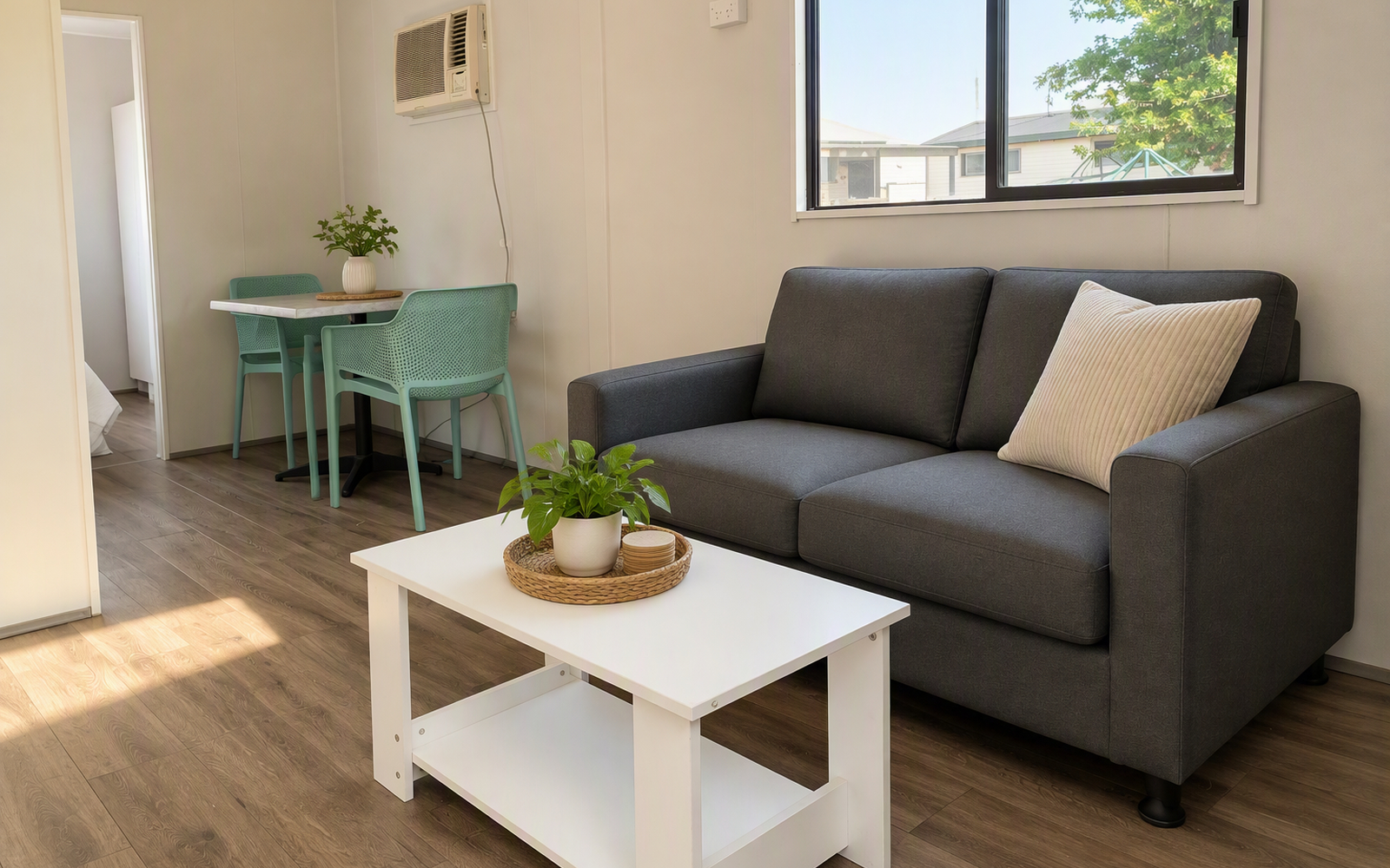 Cosy Self-Contained Cabin – Short or Long-Term Accommodation - Water usage included!