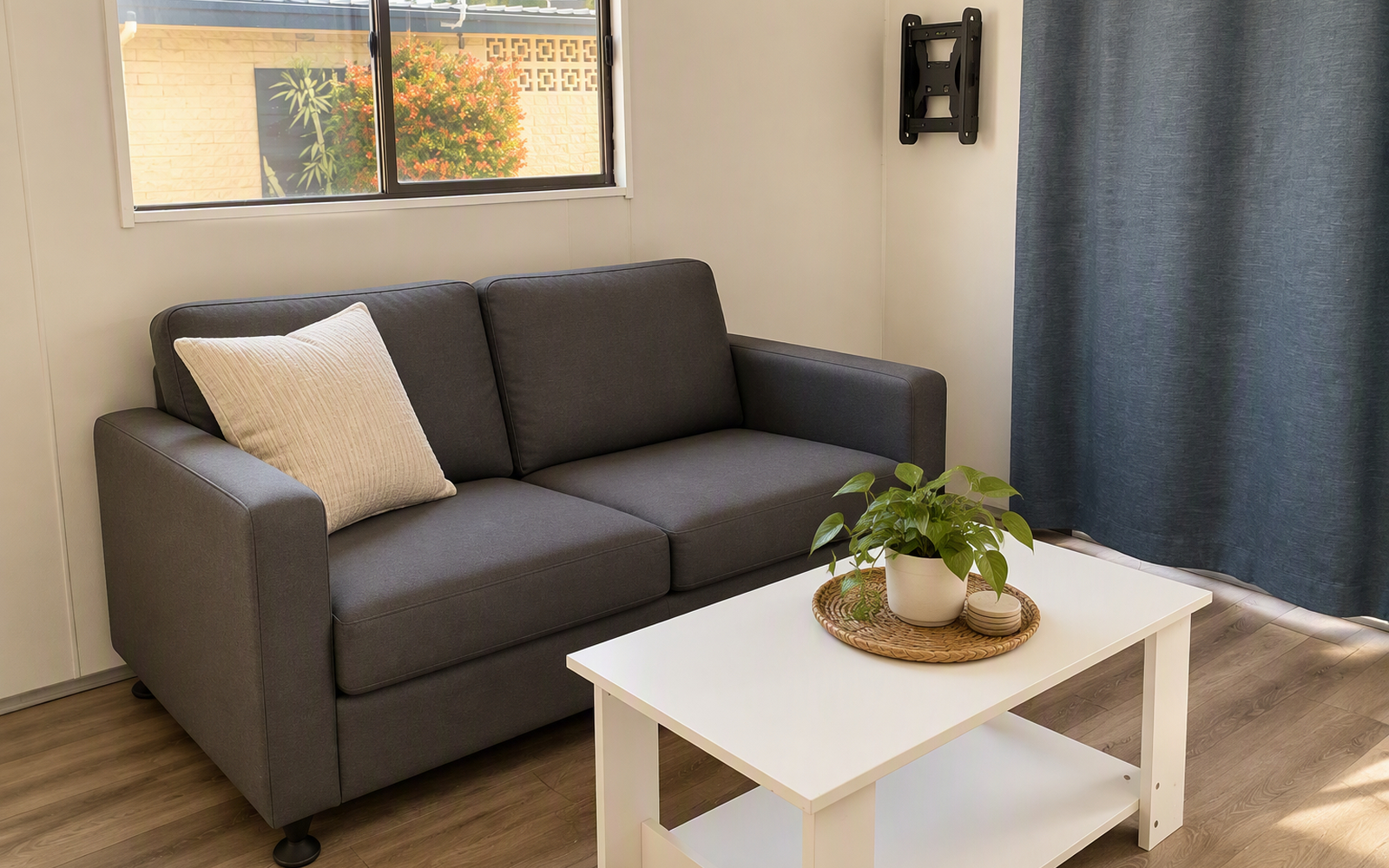 Cosy Self-Contained Cabin – Short or Long-Term Accommodation - Water usage included!