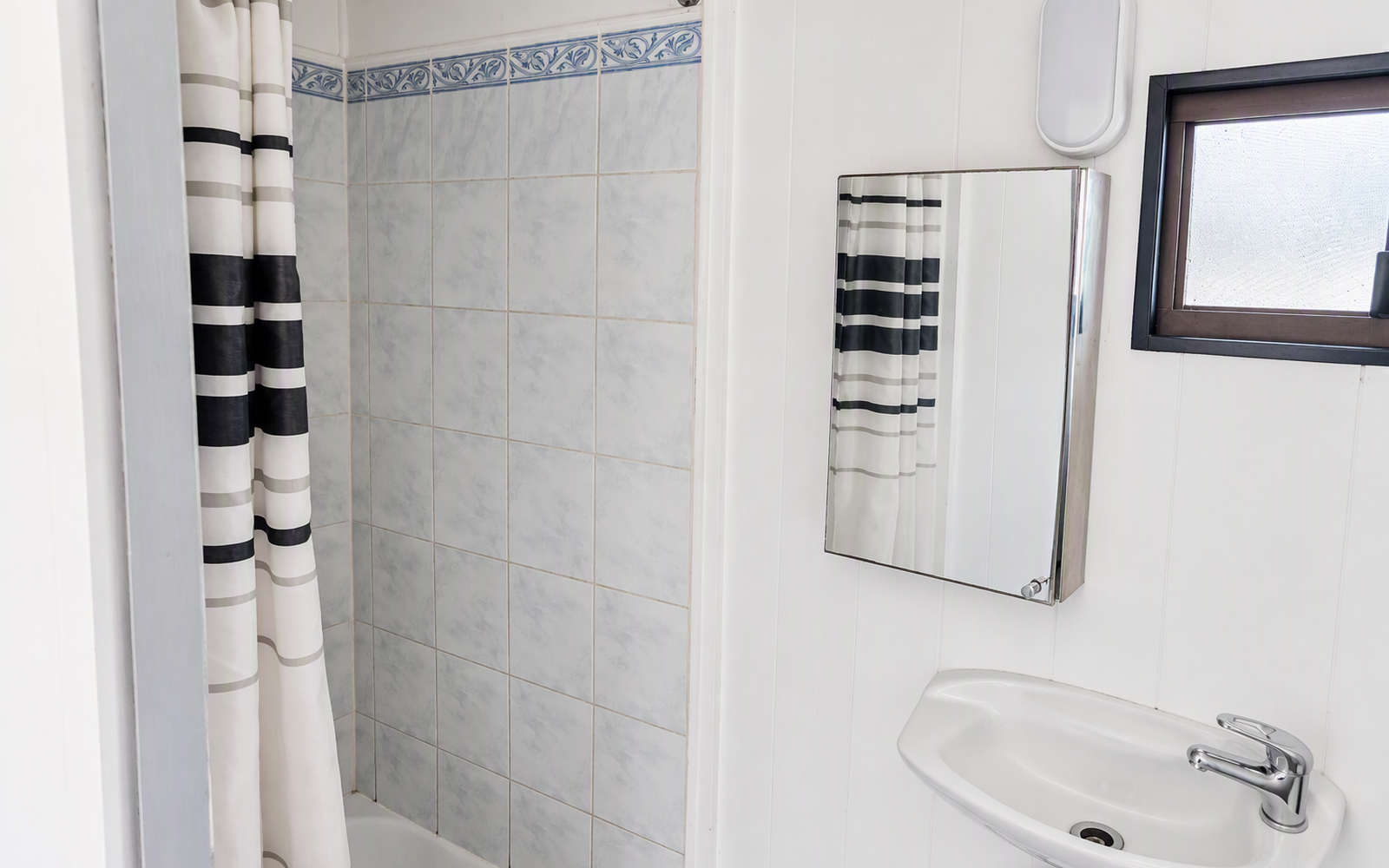 Caravan & Annex for Rent – Water Usage Included!