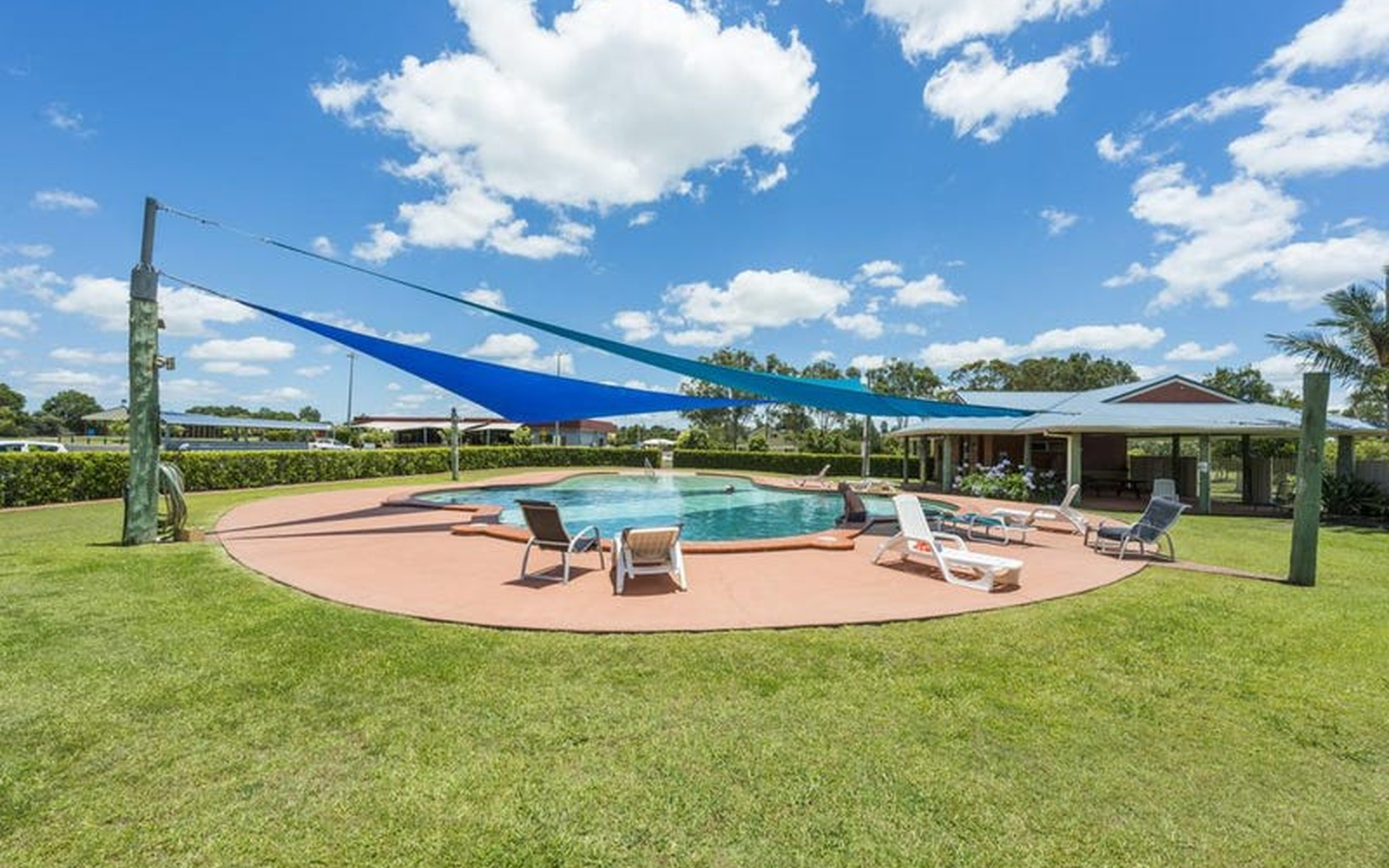 Very Generous Studio for Rent – $600/week – Water & Gas Included – Available Now!