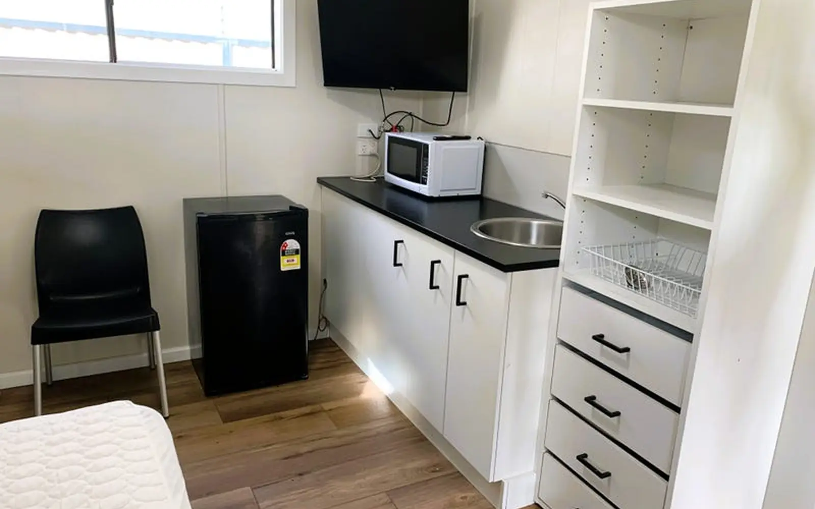 Studio Apartment – Furnished – All Utilities Included