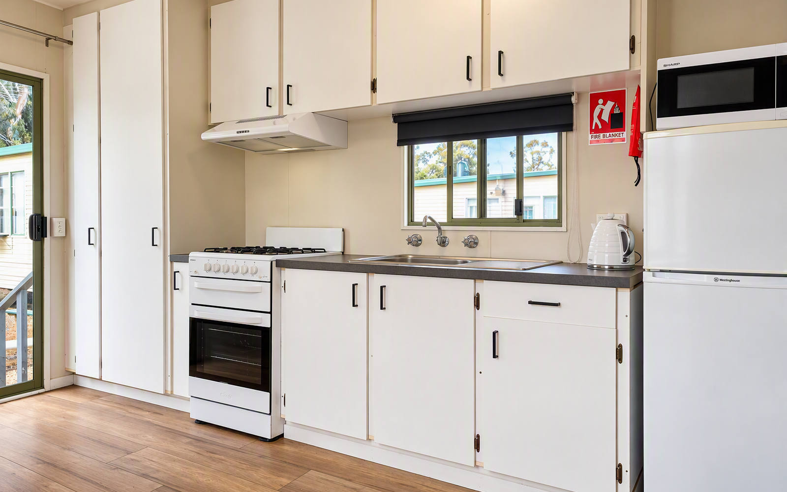 Low maintenance furnished cabin at Campbellfield Rental Village