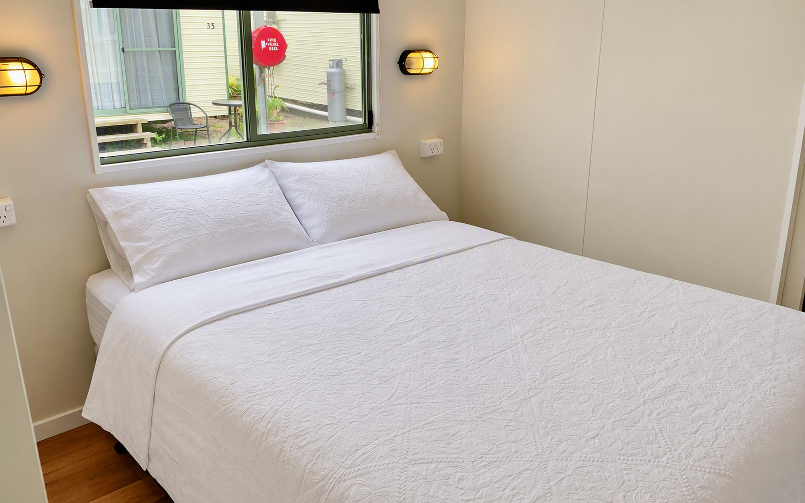 Low maintenance furnished cabin at Campbellfield Rental Village