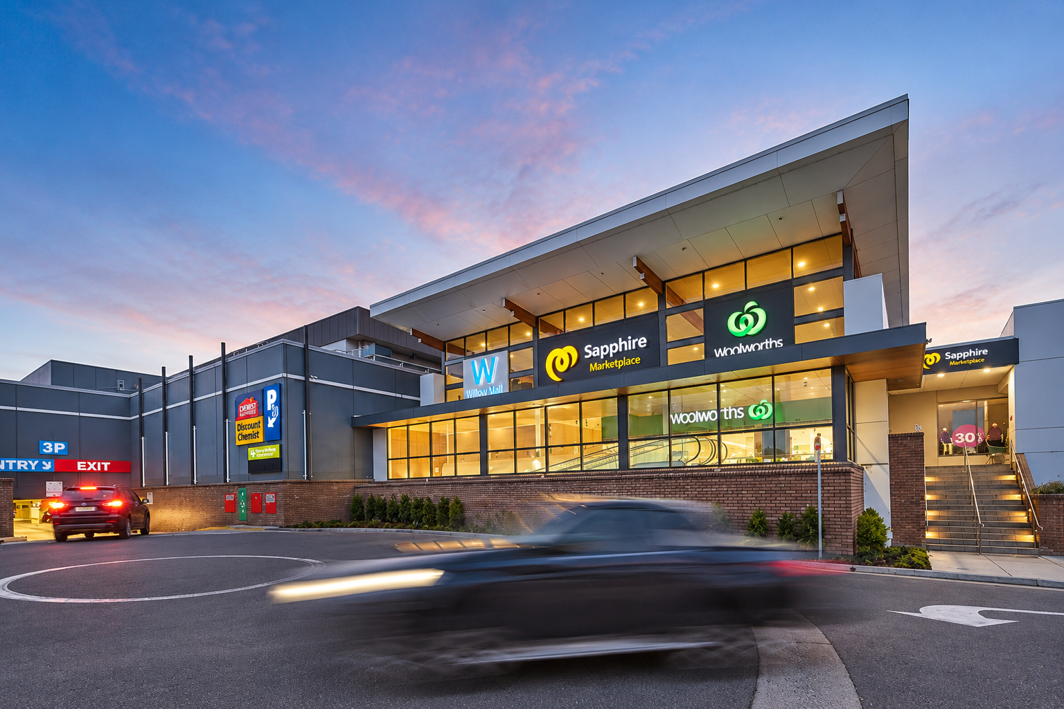 Exterior of Sapphire Marketplace in Bega with Woolworths signage.