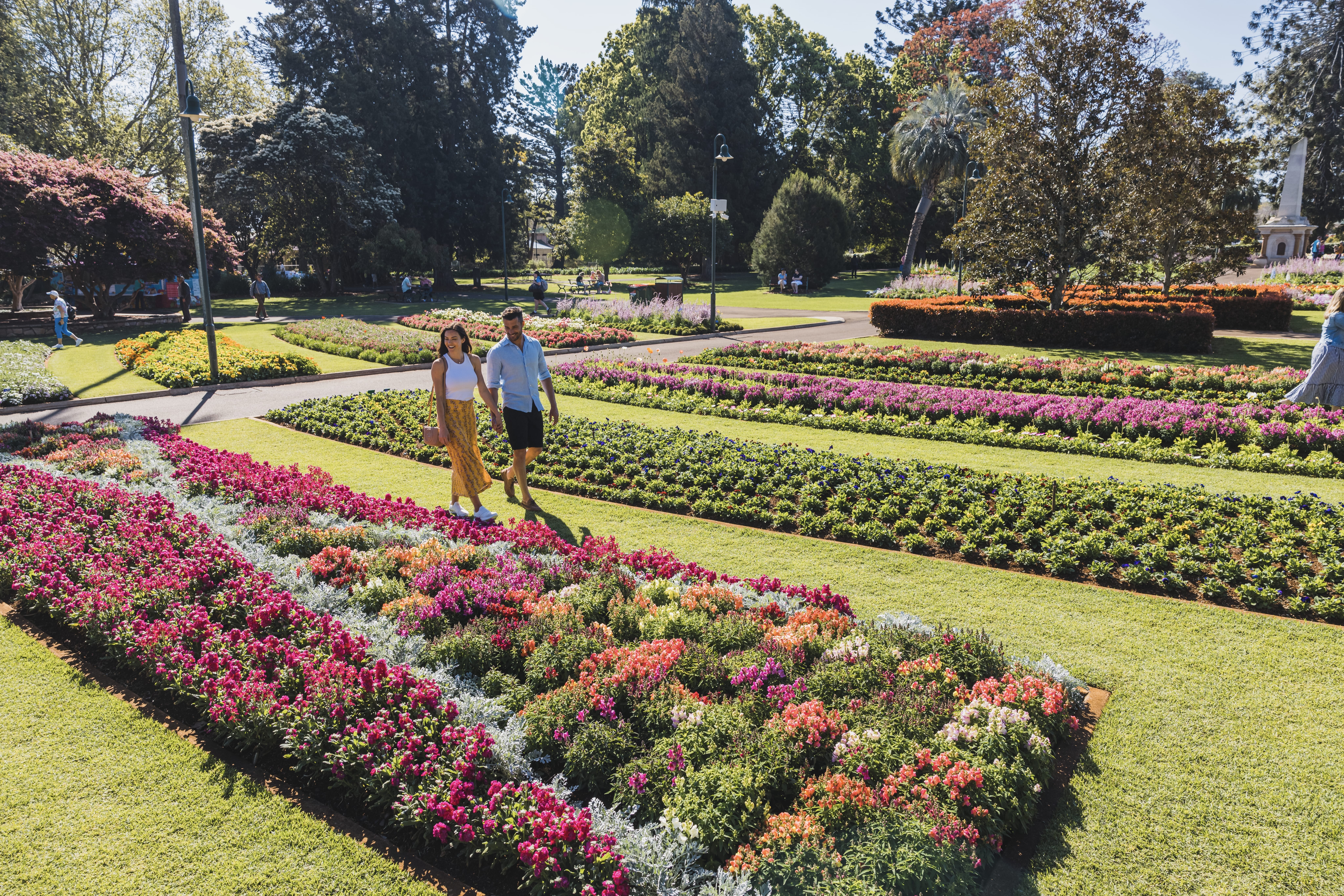 Couple looking at flowers in Queens Park