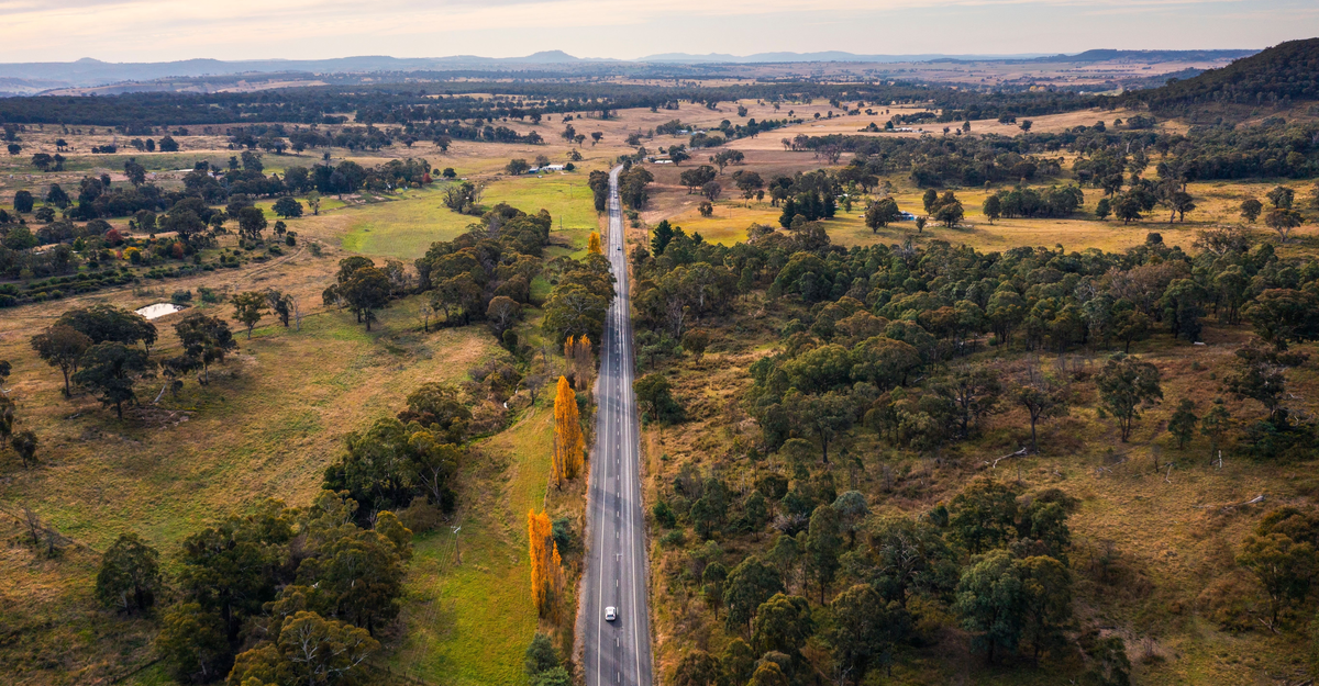 Car travelling along the Castlereagh Highway, Ilford.
