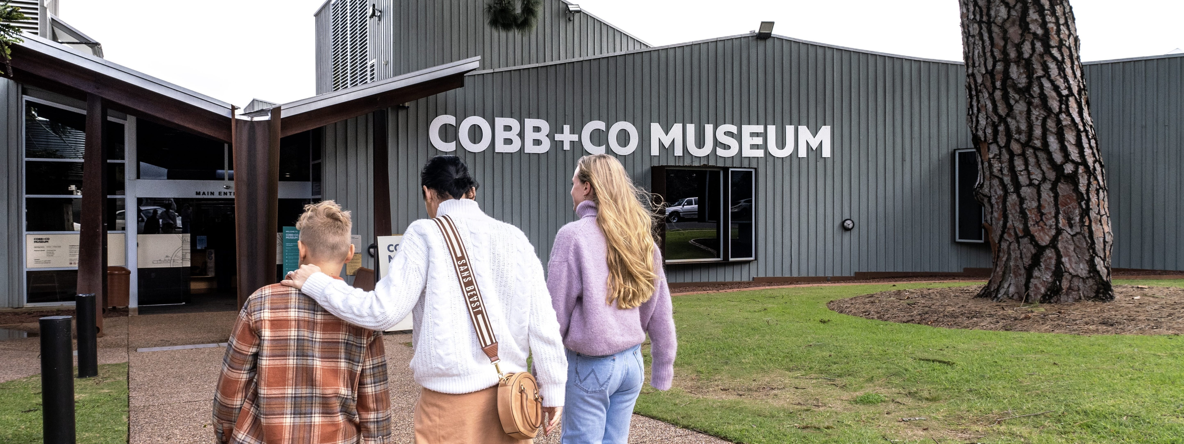 Family walking towards the Cobb+Co Museum